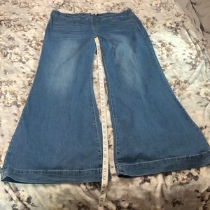 NWOT Chicsoul great pair of stretchy Bell bottom jeans